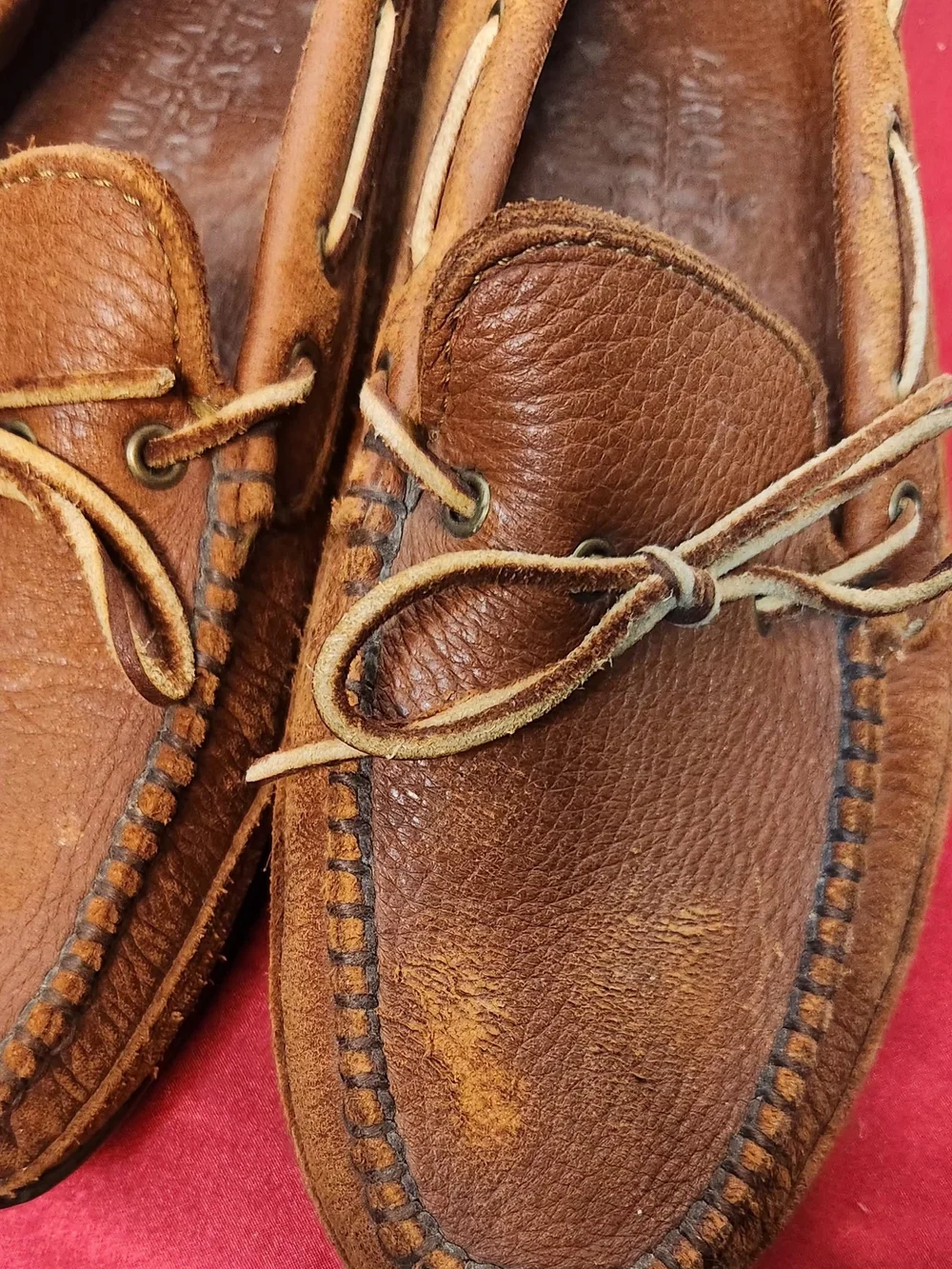 Minnetonka Men's Brown Leather Moccasin Boat Shoes Size 8.5 with Flaw -See photo
